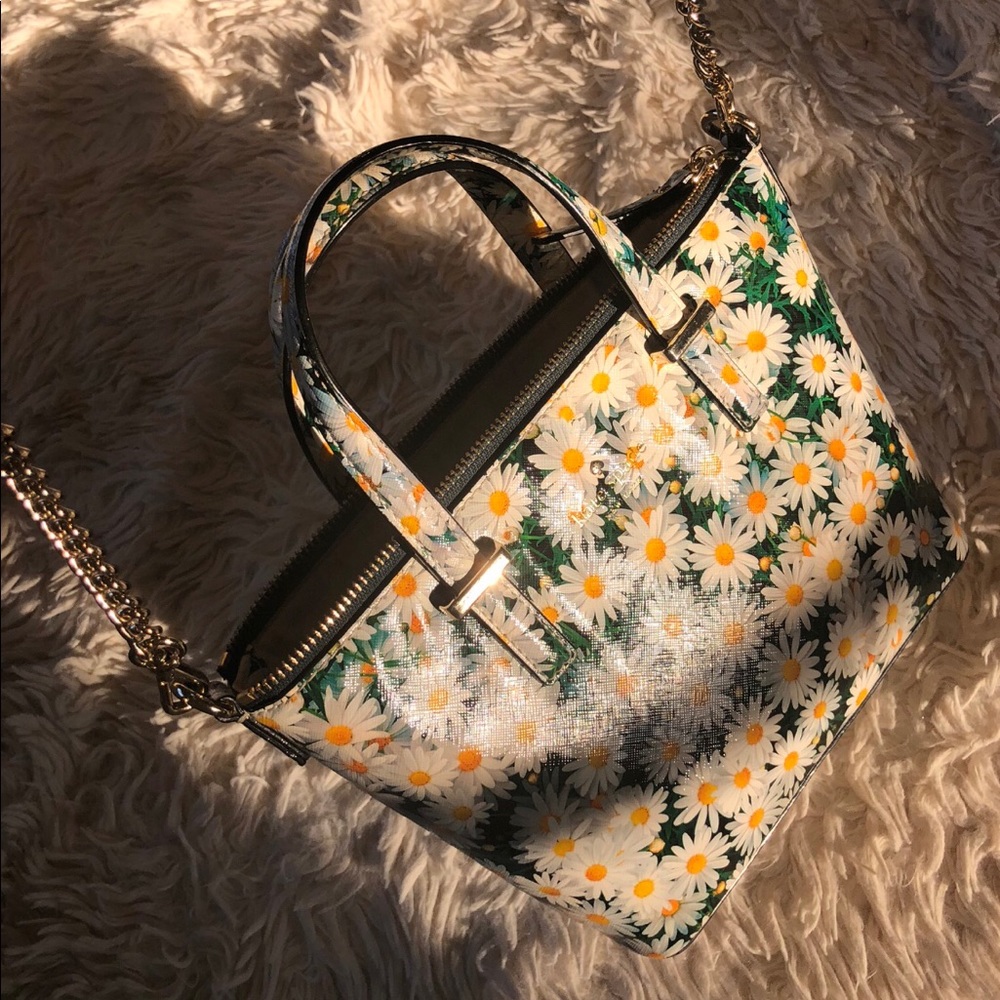 Small Kate Spade Daisy Cross Body